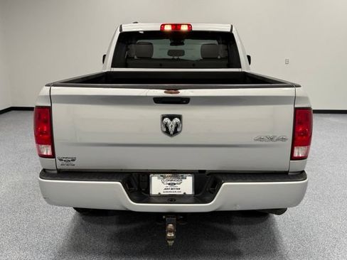 Used 2018 RAM 1500 Express AWD/4WD image 10