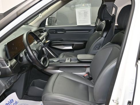 Used 2024 Kia EV9 Light RWD image 17
