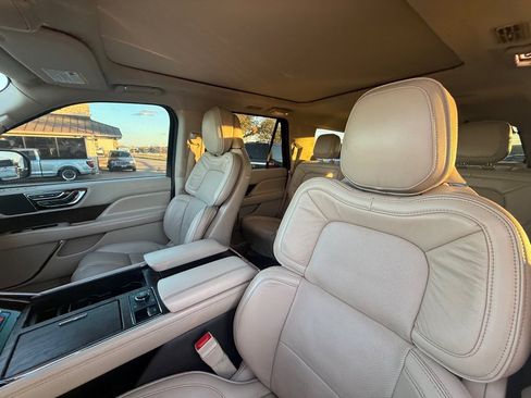 Used 2019 Lincoln Navigator Reserve image 19