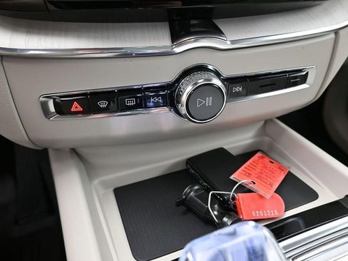 New 2026 Volvo XC60 B5 Ultra w/ Protection Package Premier image 17