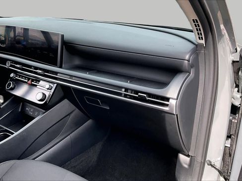 Used 2020 Hyundai Santa Fe SEL w/ Convenience + Premium Package FWD image 16
