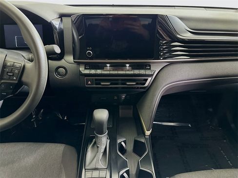 Used 2025 Toyota Camry LE image 18