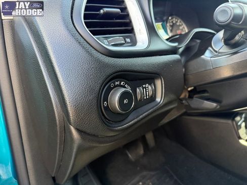 Used 2021 Jeep Renegade Latitude AWD/4WD image 35