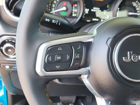 Used 2024 Jeep Wrangler Unlimited Sahara w/ Technology Group AWD/4WD image 17