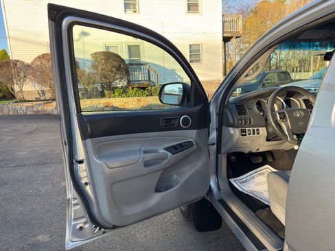 Used 2014 Toyota Tacoma 4x4 Double Cab w/ SR5 Package image 15