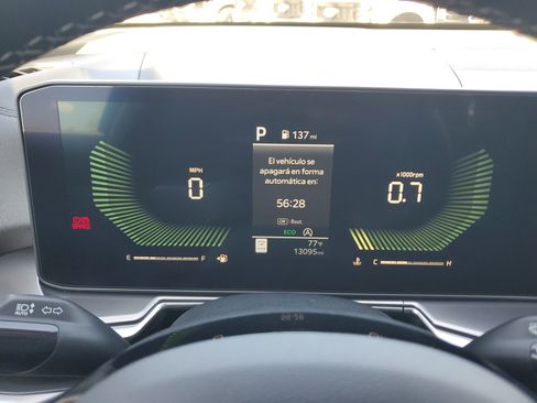 Used 2025 Kia Sorento S image 31