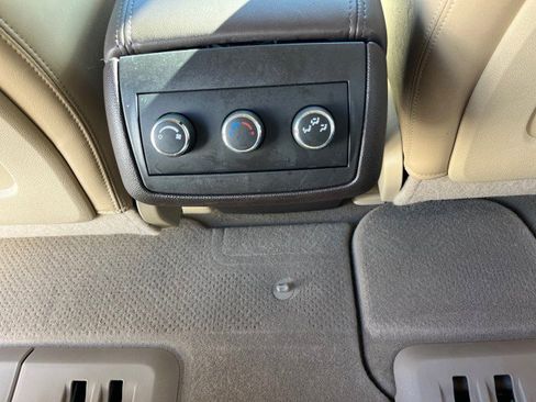 Used 2011 Buick Enclave CXL image 33