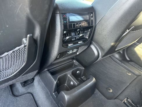 Used 2022 Jeep Grand Cherokee L Laredo w/ Luxury Tech Group I AWD/4WD image 16