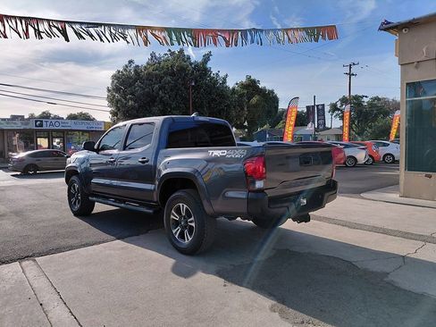 Used 2018 Toyota Tacoma TRD Sport AWD/4WD image 13