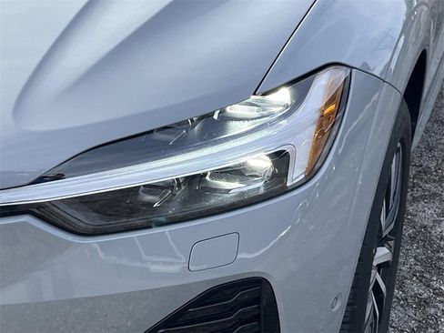 Used 2024 Volvo XC60 B5 Plus image 9