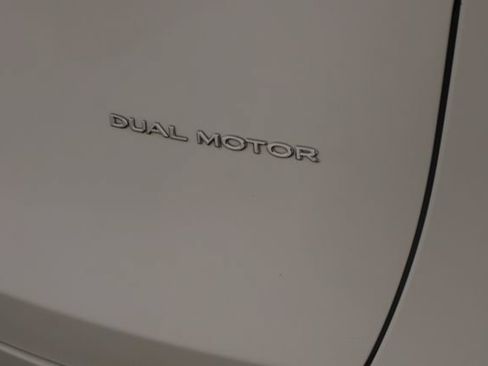 Used 2023 Tesla Model Y AWD image 44