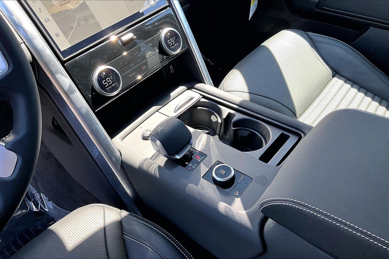 New 2026 Land Rover Discovery Dynamic SE AWD/4WD image 8