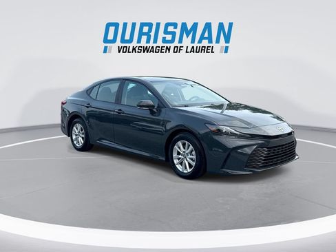 Used 2025 Toyota Camry LE w/ Convenience Package FWD image 2