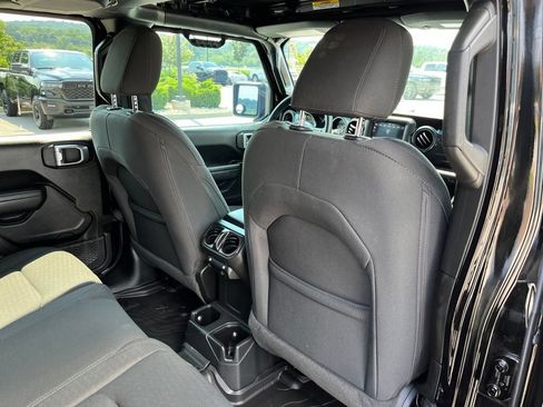 Used 2022 Jeep Wrangler Unlimited Sport AWD/4WD image 19