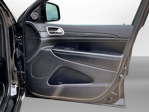 Used 2020 Jeep Grand Cherokee Laredo w/ 18" Wheel & 8.4" Radio Group image 26