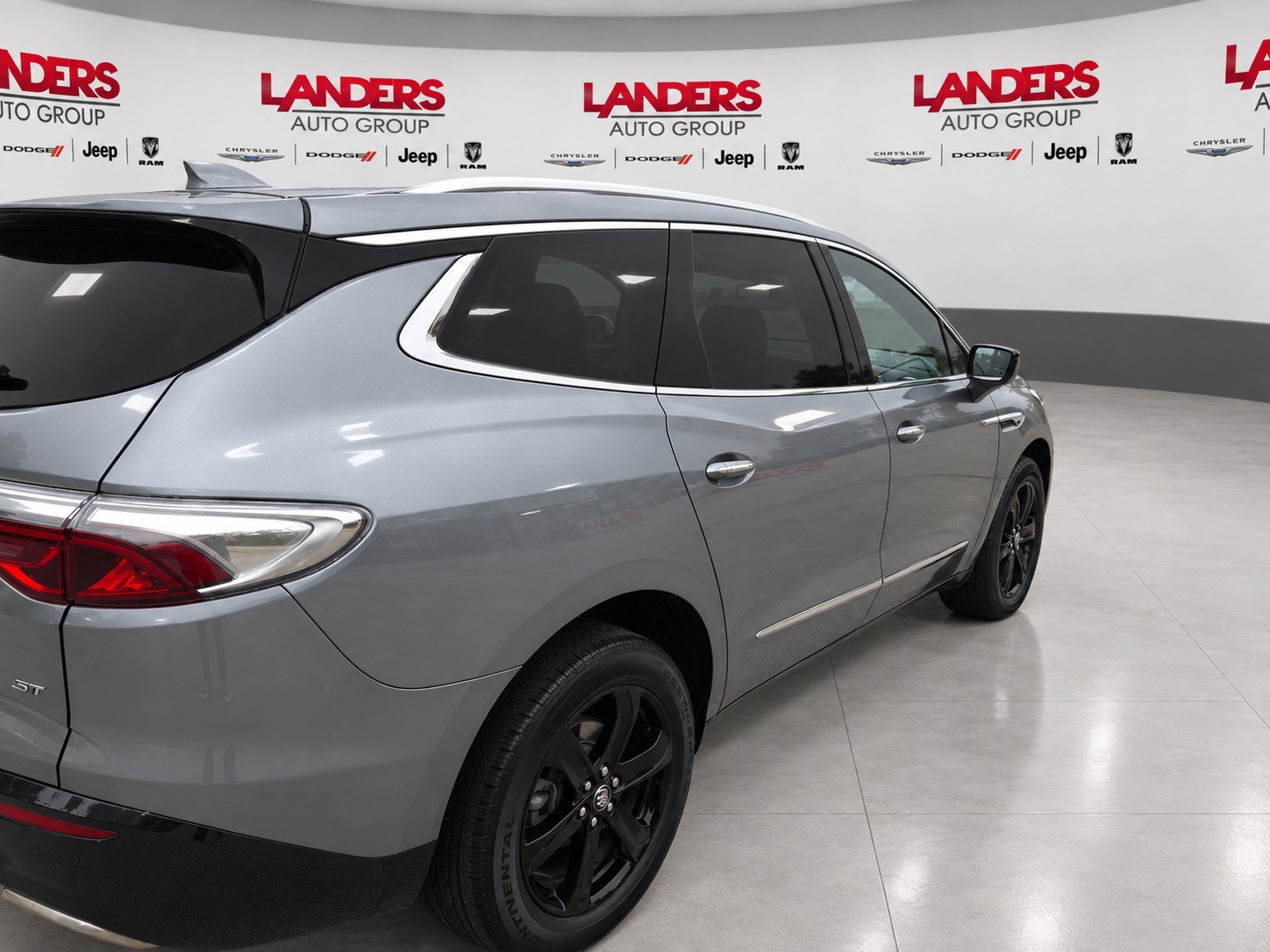 Used 2023 Buick Enclave Essence w/ Experience Buick Package FWD image 5
