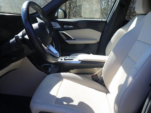 Used 2023 BMW X1 xDrive28i w/ Premium Package image 10