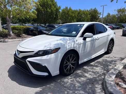 Used 2024 Toyota Camry SE w/ Convenience Package FWD image 3