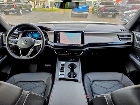 Used 2024 Volkswagen Atlas Cross Sport SE image 24