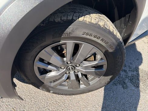 Used 2025 Nissan Pathfinder SV image 2