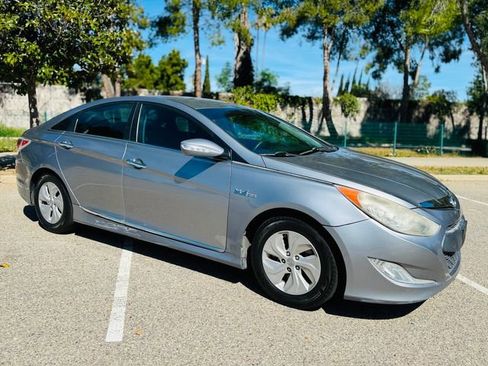 Used 2015 Hyundai Sonata Hybrid image 3