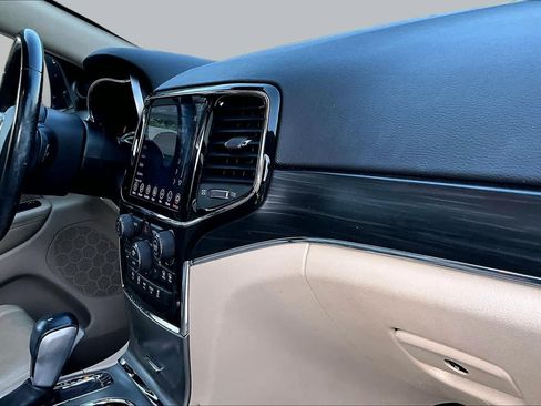Used 2020 Jeep Grand Cherokee Limited w/ Luxury Group II RWD image 18