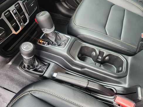 Used 2025 Jeep Gladiator Sport image 20