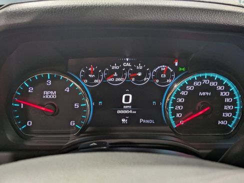 Used 2019 Chevrolet Suburban Premier AWD/4WD image 17