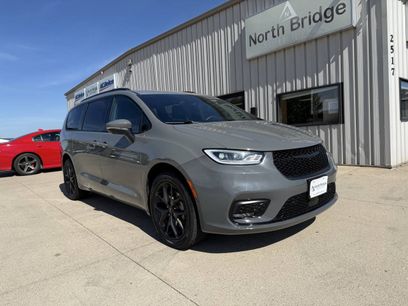 Used 2023 Chrysler Pacifica Touring-L w/ S Appearance Package