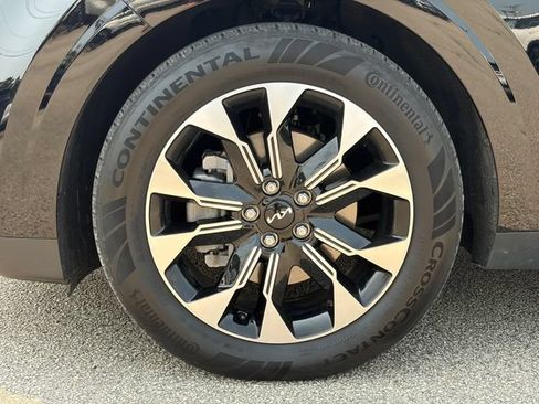Used 2024 Kia Carnival EX FWD image 30
