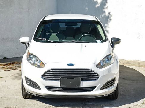 Used 2017 Ford Fiesta SE FWD image 2