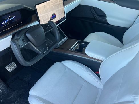 Used 2023 Tesla Model X image 9