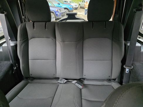 Used 2018 Jeep Wrangler Sport AWD/4WD image 8