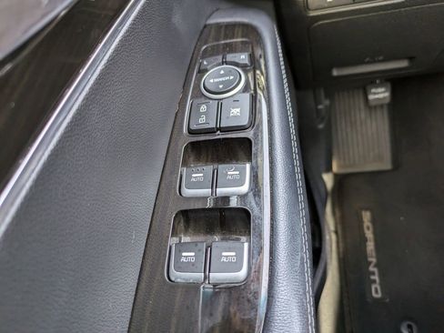 Used 2020 Kia Sorento LX image 21