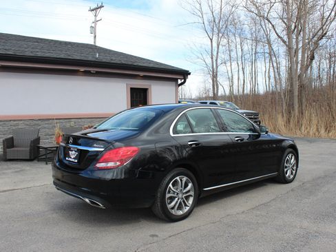 Used 2016 Mercedes-Benz C 300 4MATIC Sedan image 4