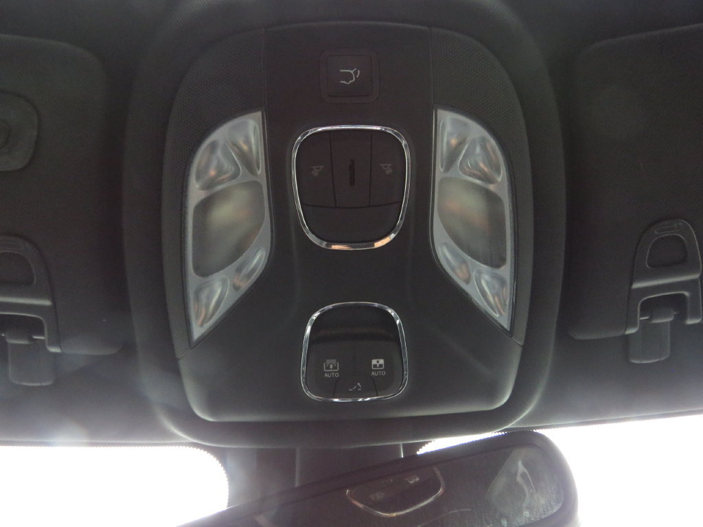 Used 2022 Jeep Compass Latitude w/ Sun and Sound Group AWD/4WD image 27