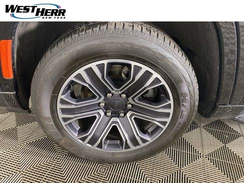 Used 2023 Jeep Wagoneer 4WD w/ Premium Group I image 27