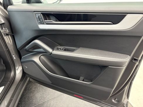 Certified 2024 Porsche Cayenne AWD/4WD image 23