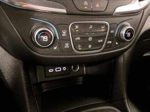 Used 2024 Chevrolet Equinox LT image 25