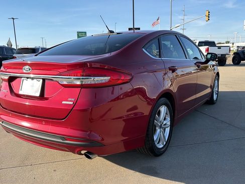 Used 2018 Ford Fusion SE w/ Fusion SE Technology Package FWD image 18