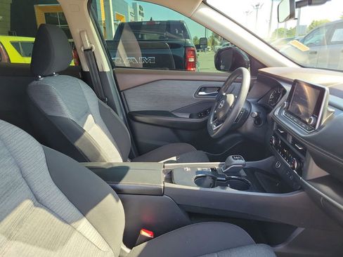 Used 2023 Nissan Rogue SV image 37