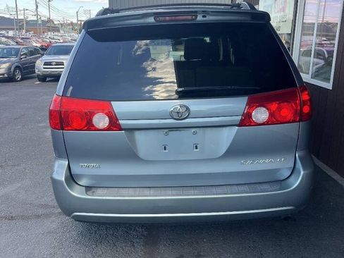 Used 2010 Toyota Sienna LE FWD image 4