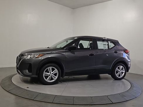 New 2025 Nissan Kicks Play S image 2