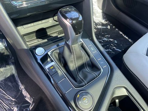 New 2025 Volkswagen Taos SE image 15