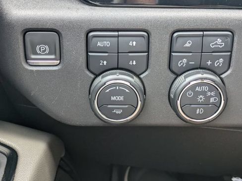 Used 2024 Chevrolet Silverado 1500 ZR2 AWD/4WD image 27