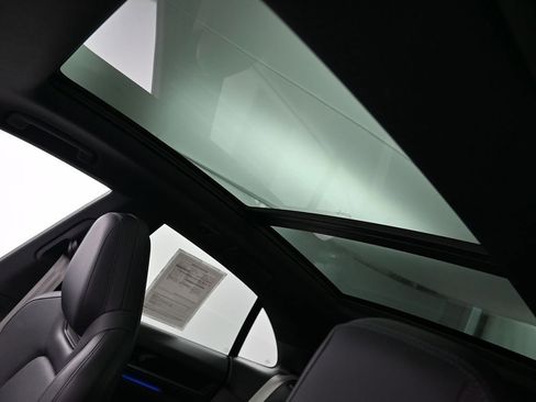 Certified 2025 Porsche Macan Electric RWD image 11