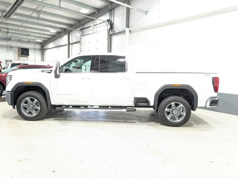 Used 2025 GMC Sierra 3500 SLT w/ SLT Premium Package image 6