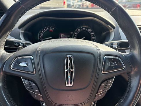 Used 2019 Lincoln MKZ Premiere FWD image 11