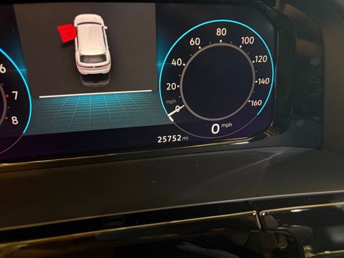 Used 2025 Volkswagen Atlas Cross Sport SE image 40