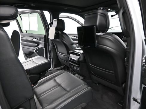 Used 2022 Jeep Wagoneer Series III w/ Premium Group I image 23